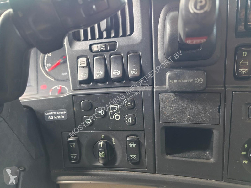 Scania R560 6X2 HNA Scania R560 V8 6x2 Tractor...