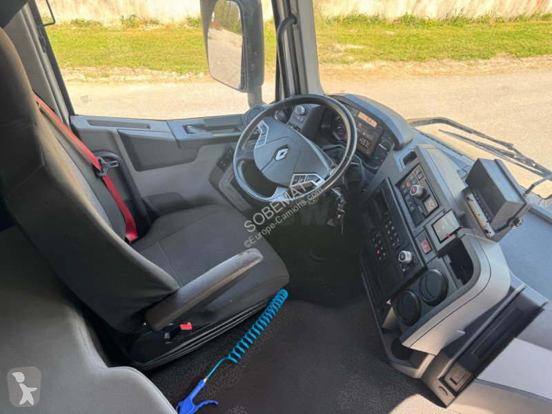 جرار Renault 440