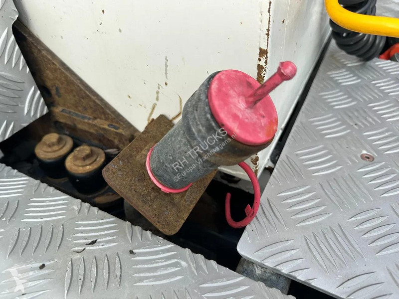 جرار Volvo 16750 8X4 - 180 TON - POWER STEERING...