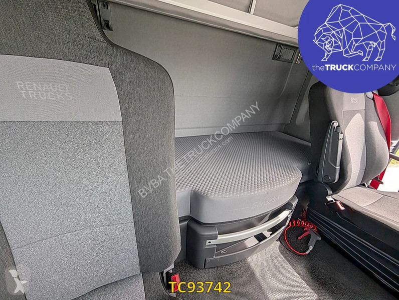 جرار Renault T 480