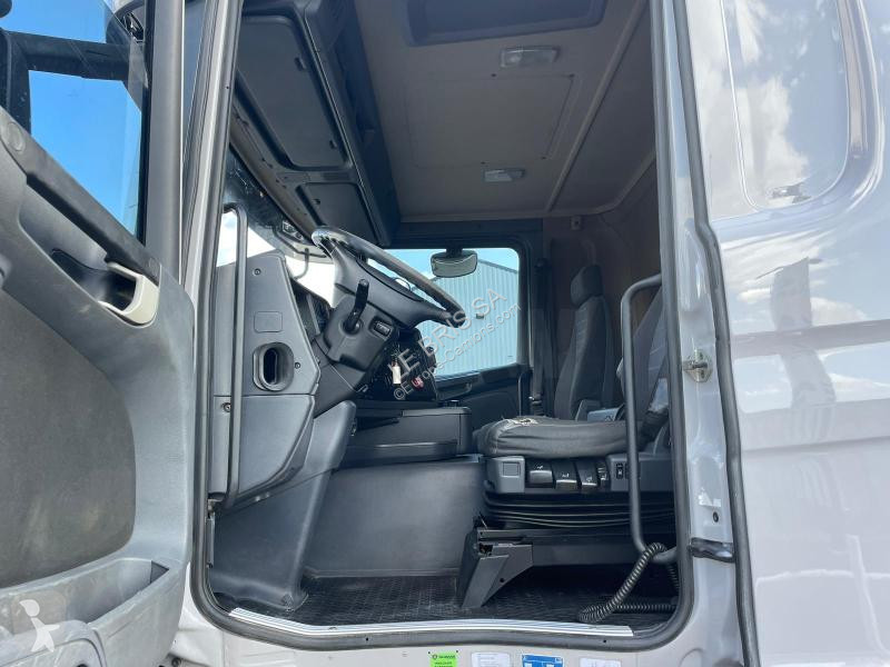 جرار Scania 490