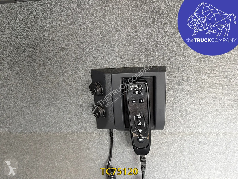 جرار Renault T 480