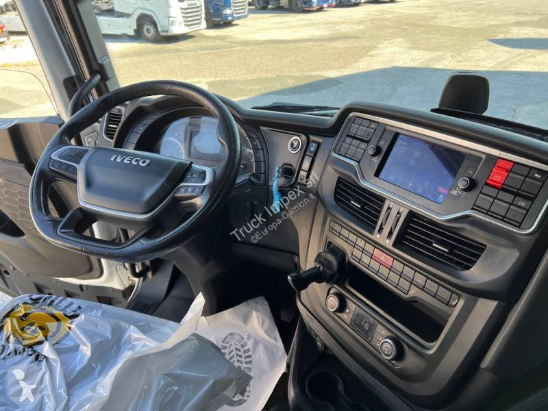 Tahač Iveco 490