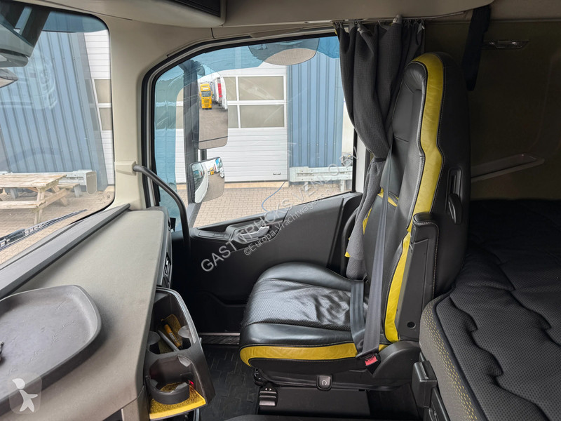Cabeza tractora Volvo 750 6x2 Retarder Globe XL