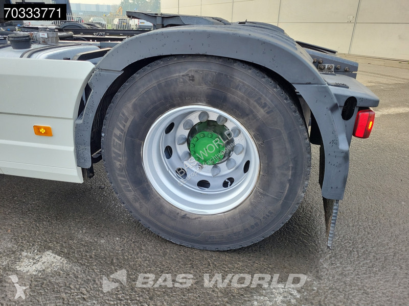 Tahač Volvo 500  4X2 Hydraulic Navi