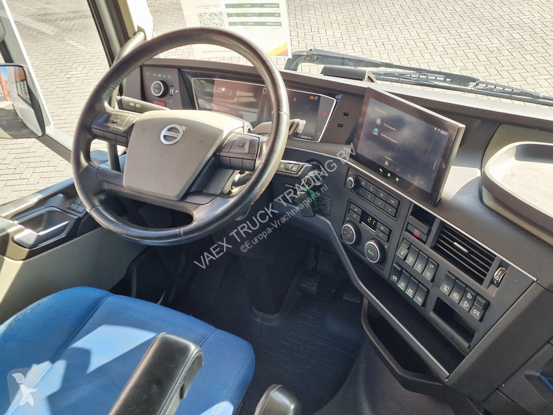 Tahač Volvo 13500 Globetrotter XL 6x2 -...