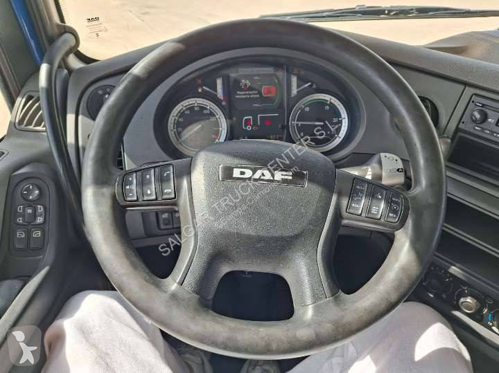 Tahač DAF 440