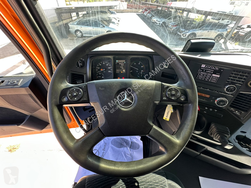 Ciągnik siodłowy Mercedes