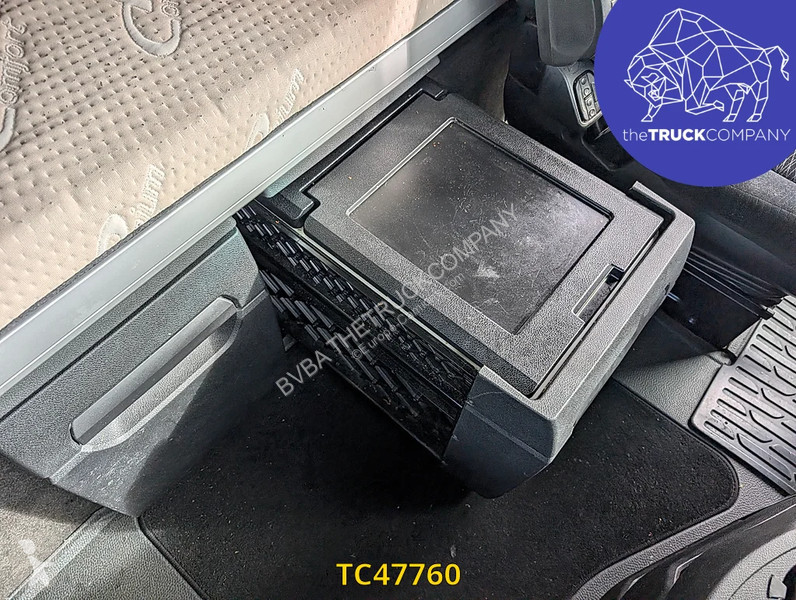 Тягач Mercedes 1851