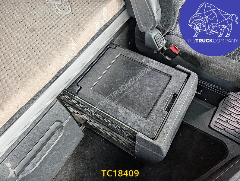 Тягач Mercedes 1851