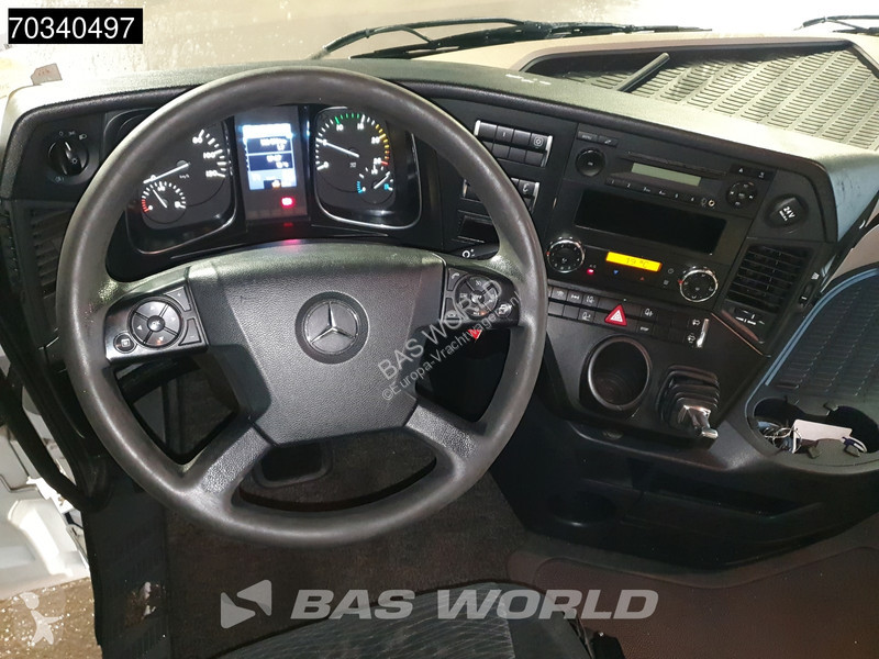 Mercedes 1942 4X2 Mega StreamSpace NL 2xTanks...