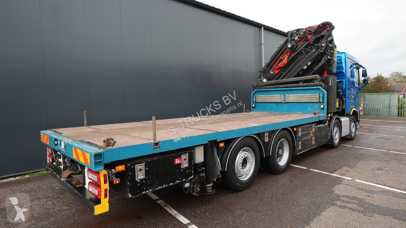 Tahač Volvo 8x2 flatbed truck with Palfinger PK...