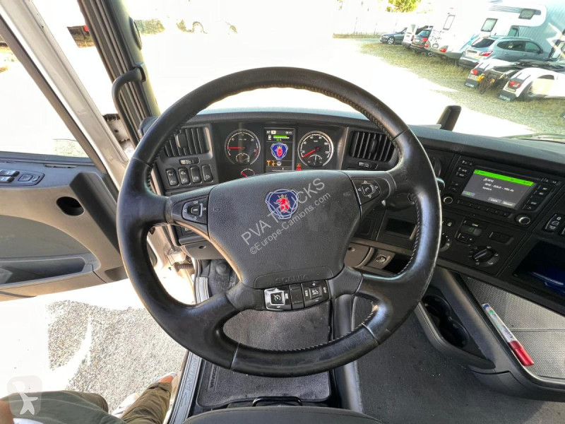 Tahač Scania 490