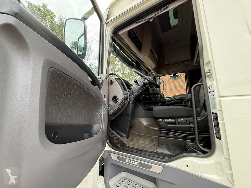 Trekker DAF 480 SSC Super Space 2x tank LED...
