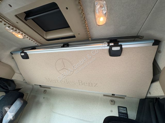 Tractor Mercedes...