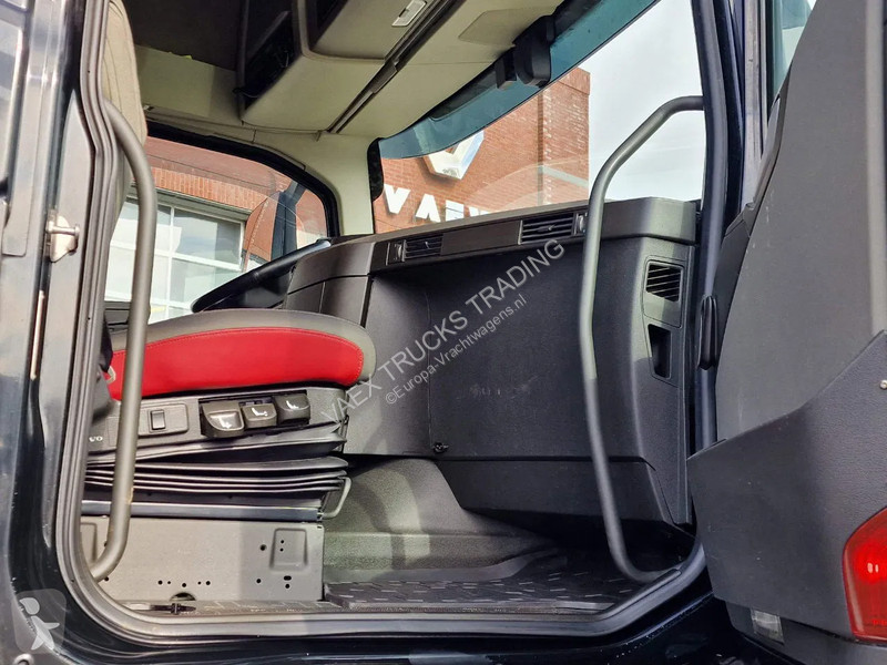 Tahač Volvo 13540 Globetrotter 6x2 - Full air -...