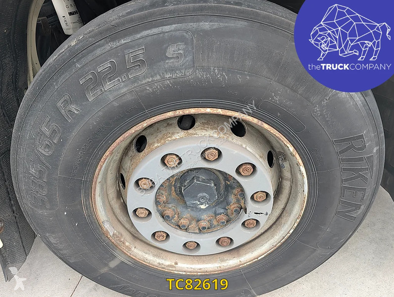 جرار Iveco 440 S42