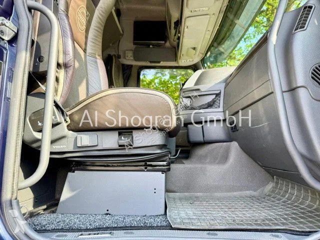 جرار Volvo 16700 Globetrotter...