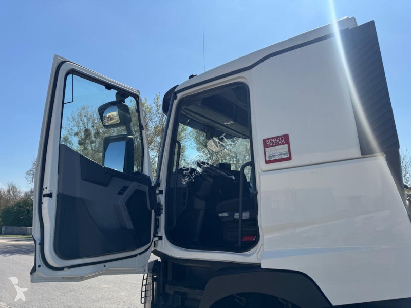 جرار Renault 440