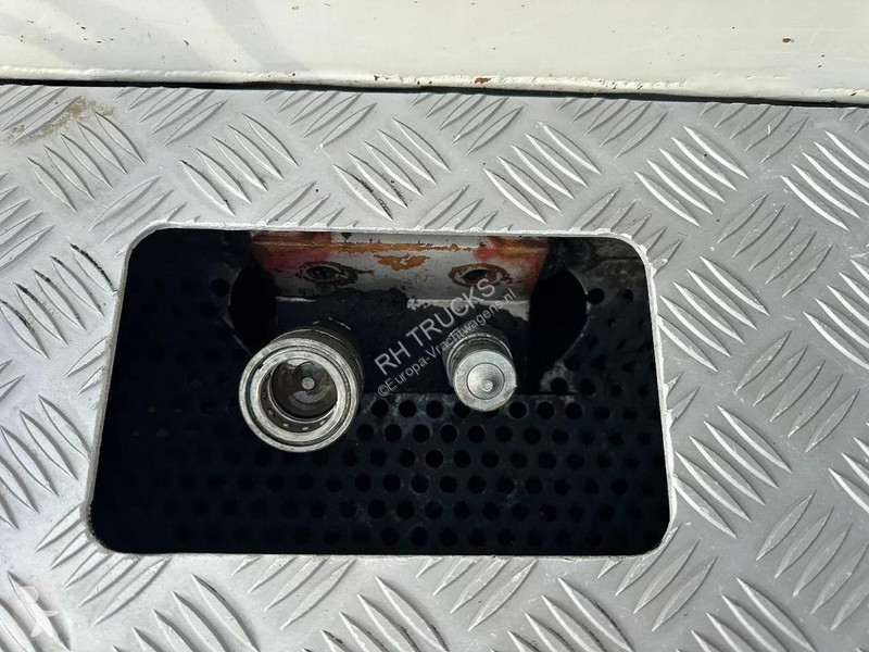 جرار Volvo 16750 8X4 - 180 TON - POWER STEERING...