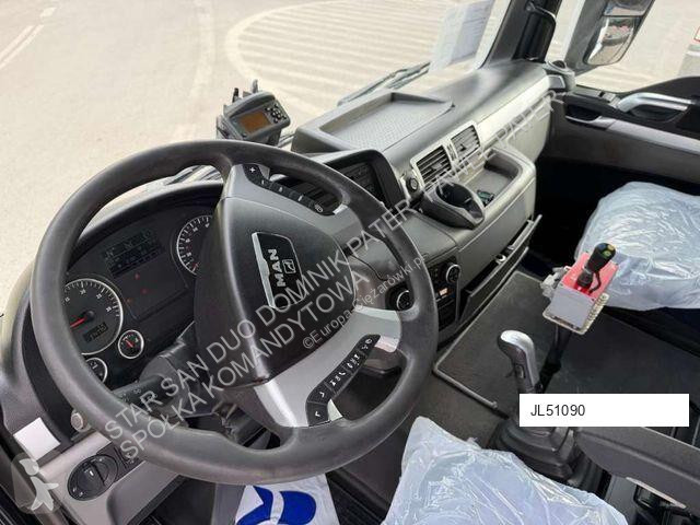 Влекач MAN PK 44002
