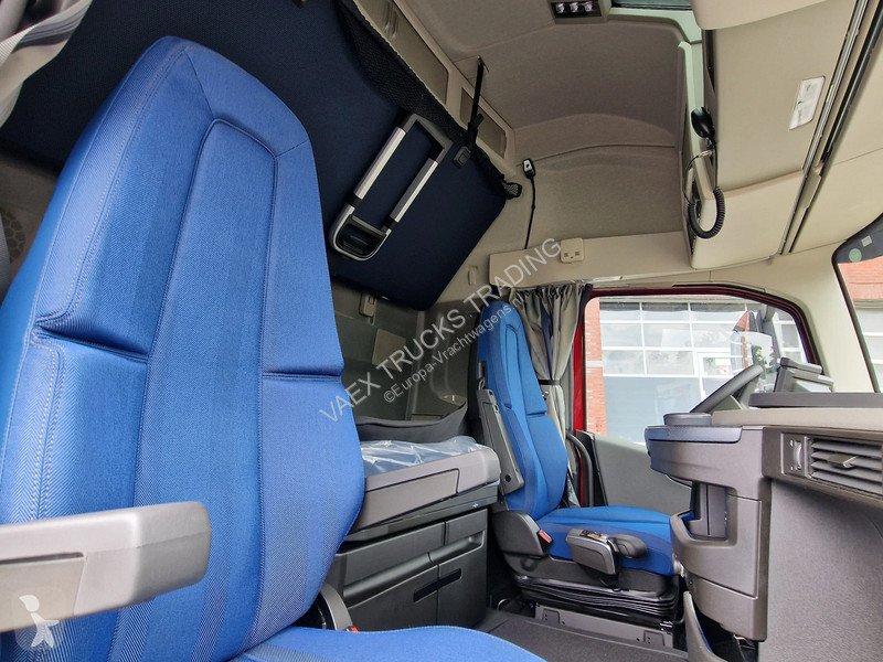 Traktor Volvo 13500 Aero Globetrotter XL 4x2 -...