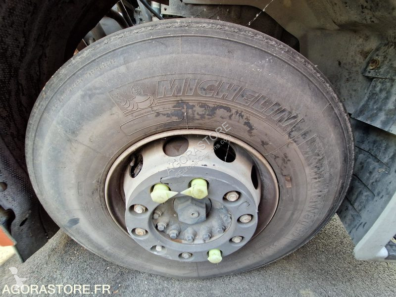 شاحنة Iveco 190S33