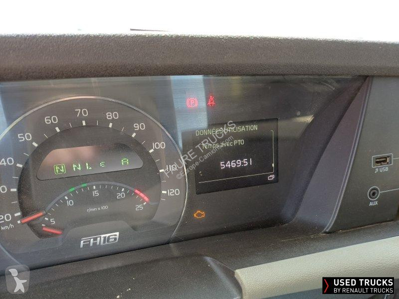 جرار Volvo