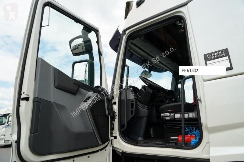 جرار Renault T 520