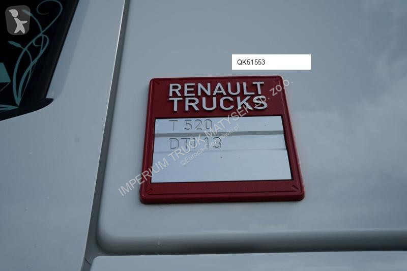 Влекач Renault T 520