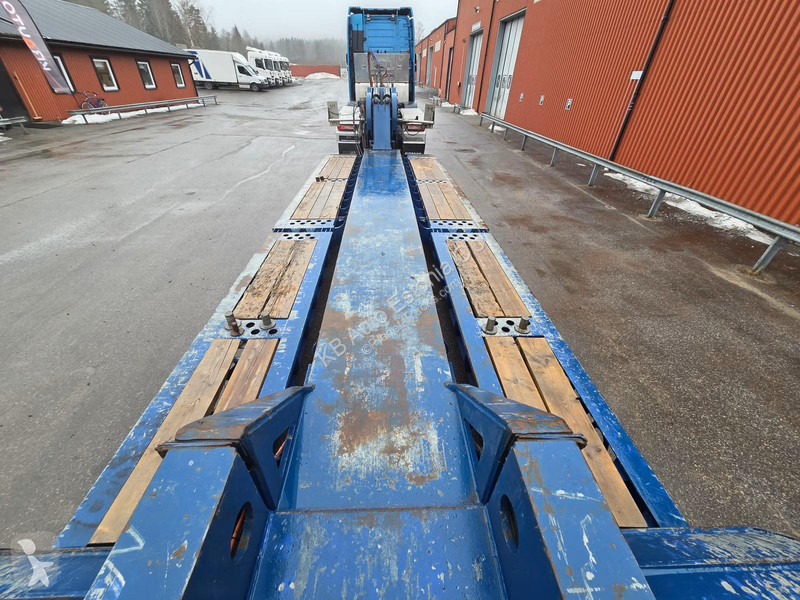 جرار Volvo 750 8x4 GCW 142 ton / GLOBE XL /...