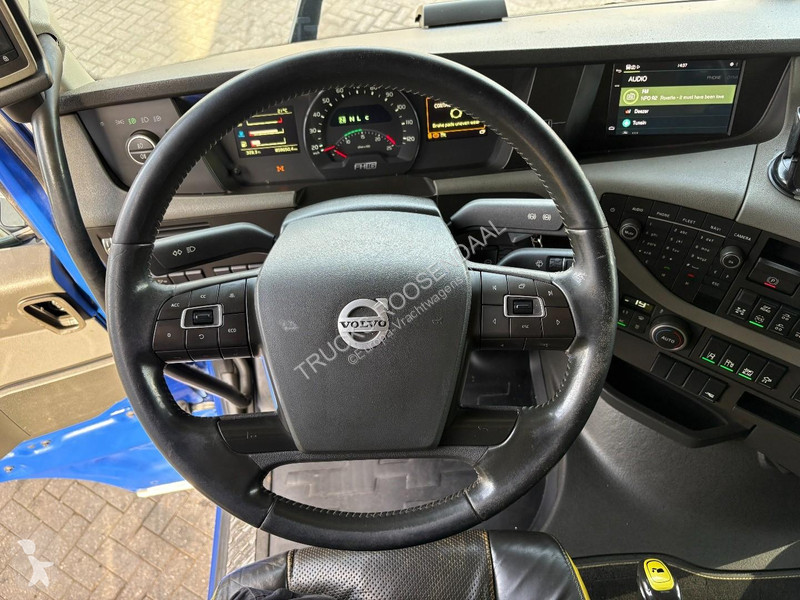 Тягач Volvo 16.750 + 6X4 + PTO + LIFT AXLE +...
