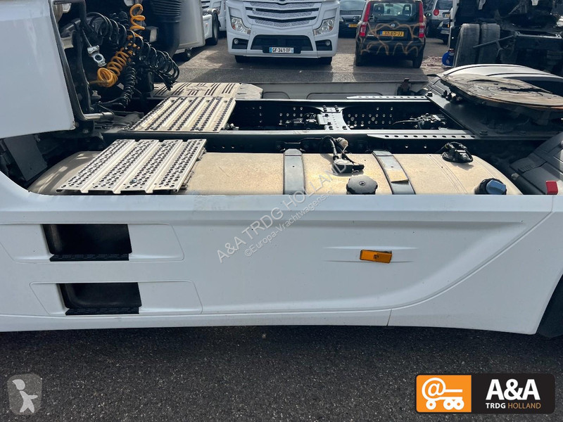 جرار Mercedes ACTROS 1845