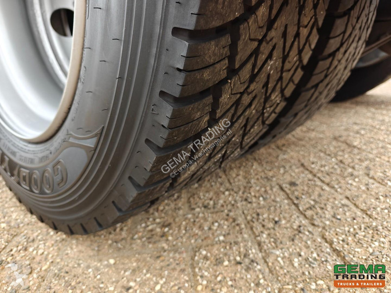 جرار Volvo 420 4X2 GlobeTrotter Euro 6B -...