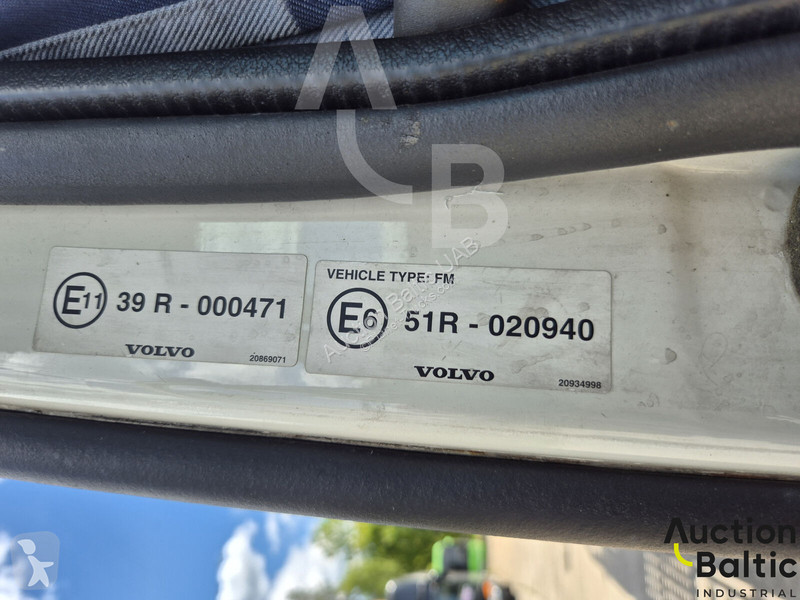 جرار Volvo 300