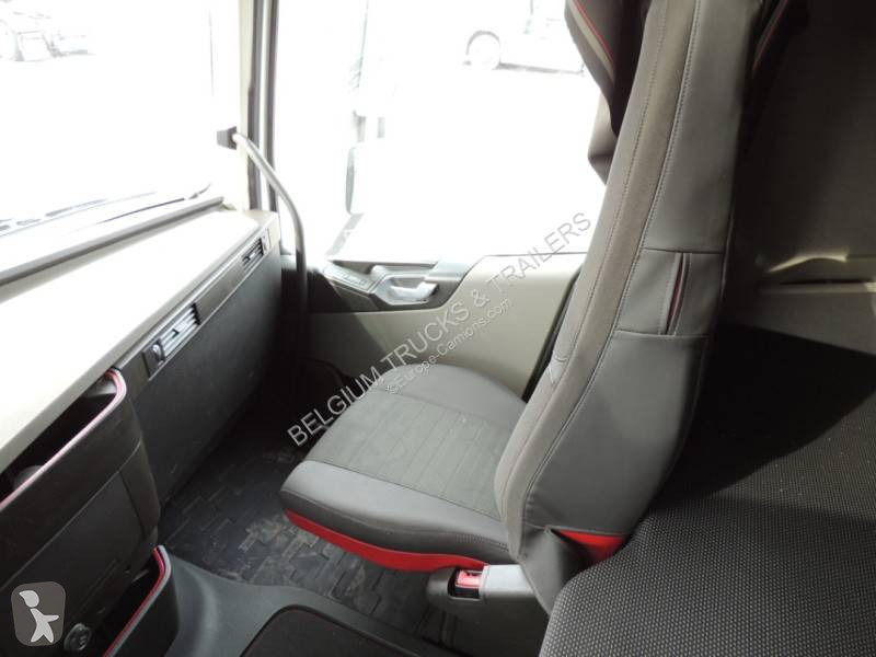 جرار Volvo