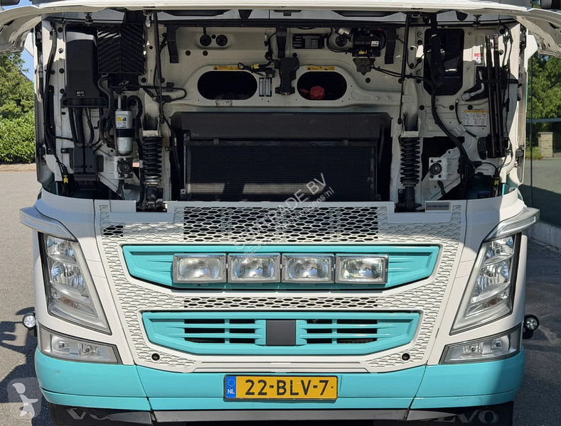 جرار Volvo 13420 EURO 6 FULL SPOILER 2x TANKS...
