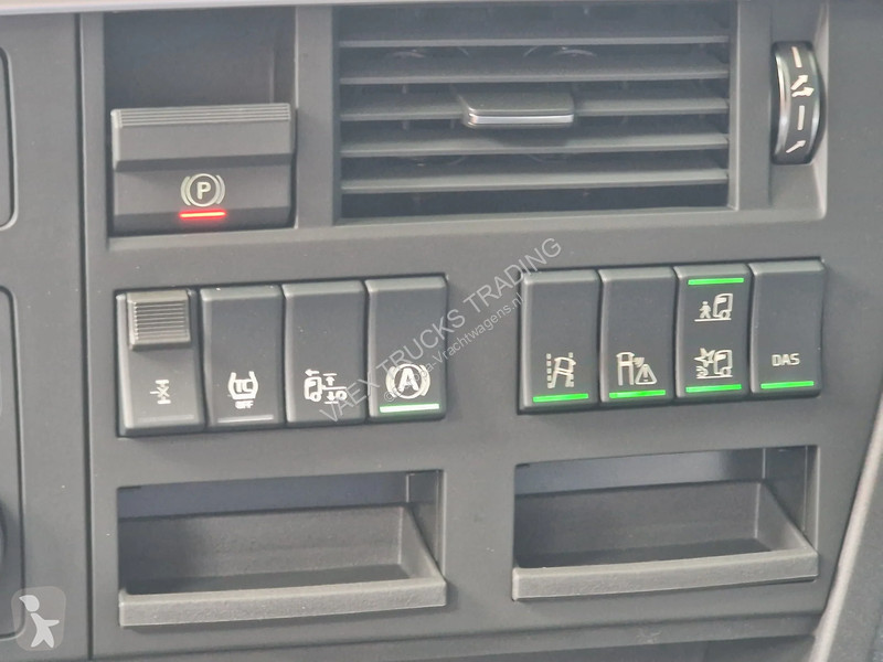 جرار Volvo 13500 Aero Globetrotter XL 4x2 - New...
