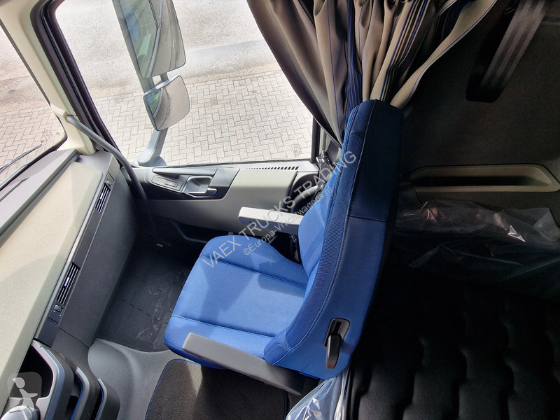 جرار Volvo 13540 Aero Globetrotter XL 4x2 - New...