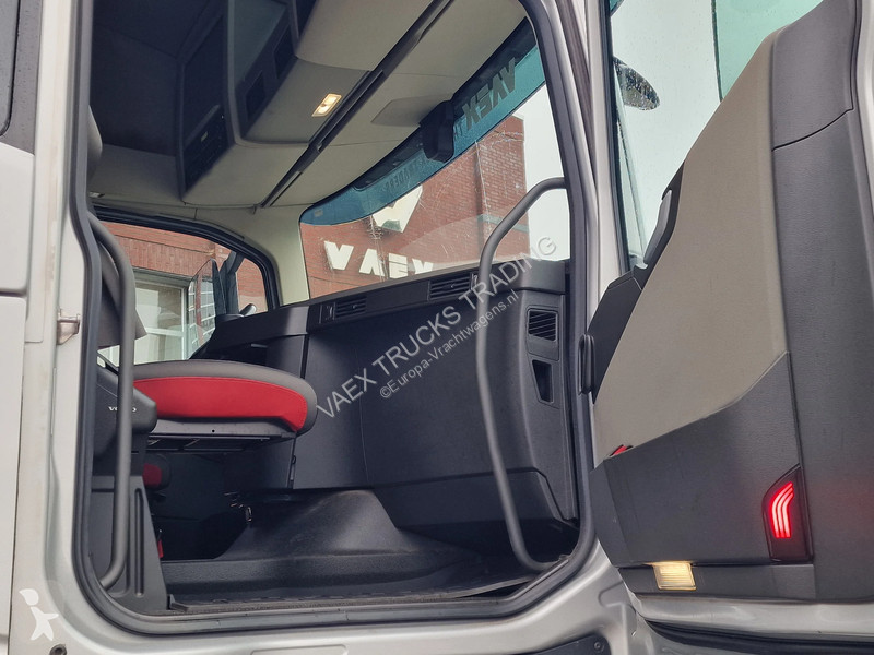 Tahač Volvo 13460 Globetrotter 6x2/4 - Full air...