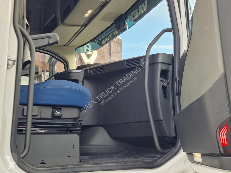 Trekker Volvo 13500 Globetrotter XL 6x2 -...