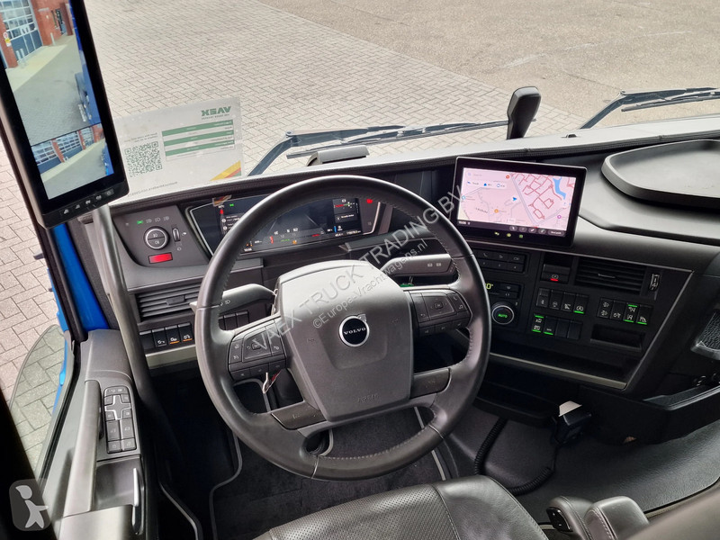 Trekker Volvo 13500 Globetrotter XXL Aero -...