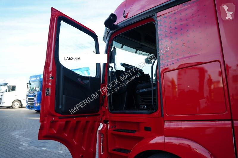 Тягач Mercedes ACTROS 1845