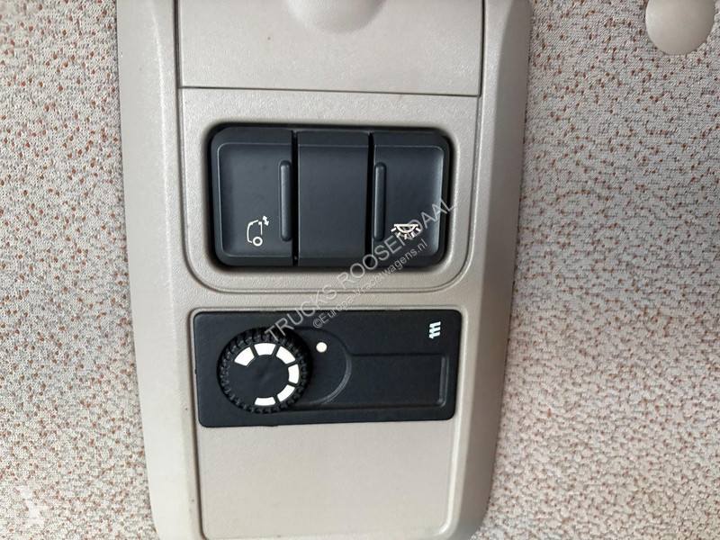 Cabeza tractora DAF 106460 + LEADING AXLE + 6X2...