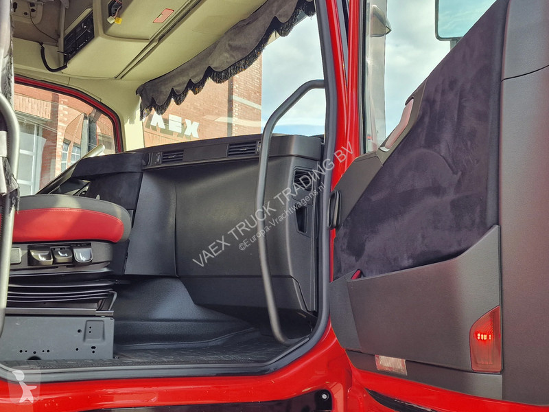 Cabeza tractora Volvo 13500 Globetrotter XL...