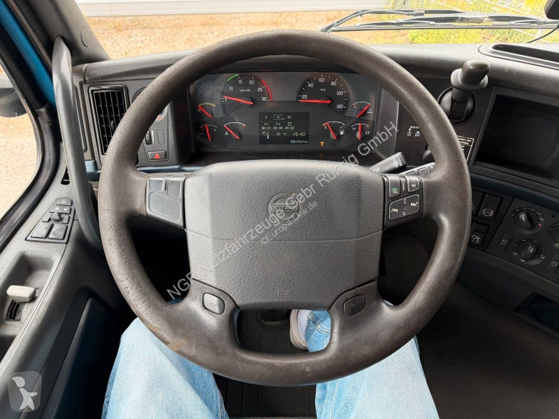 Cabeza tractora Volvo 420 6x2 mit Ladekran HLK...