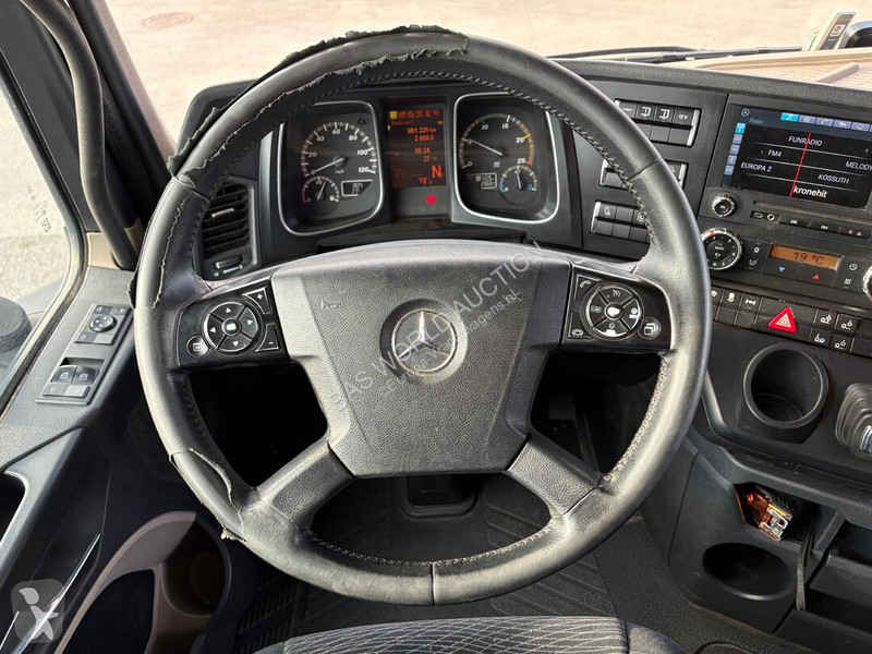 Nyergesvontató Mercedes 2551