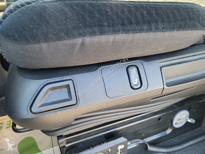 جرار Mercedes 2443