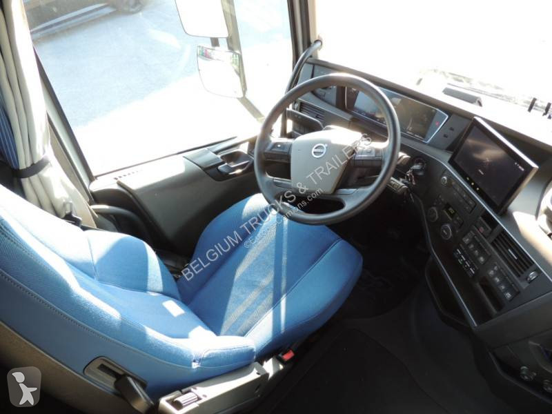 Cap tractor Volvo 460 Globetrotter
