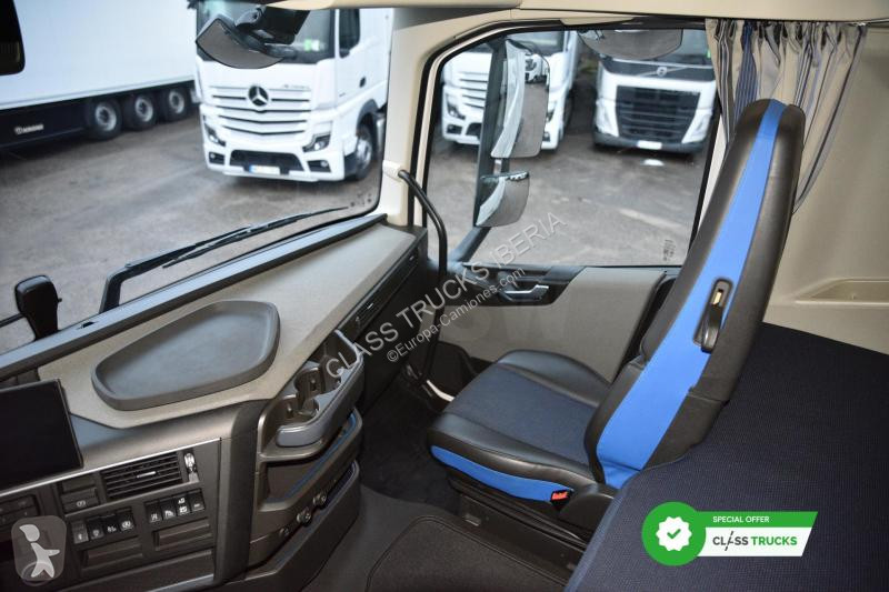 Volvo 500 Globetrotter XL tractor unit